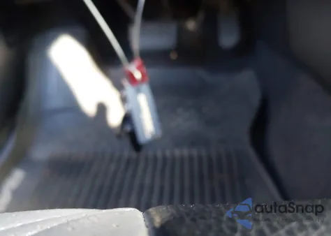 2018 Toyota Rav4 Hybrid Xle z USA, uszkodzony, nr VIN JTMRJREV4JD251868